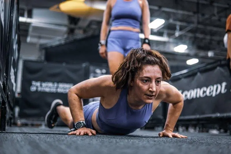 woman burpee broad jumping